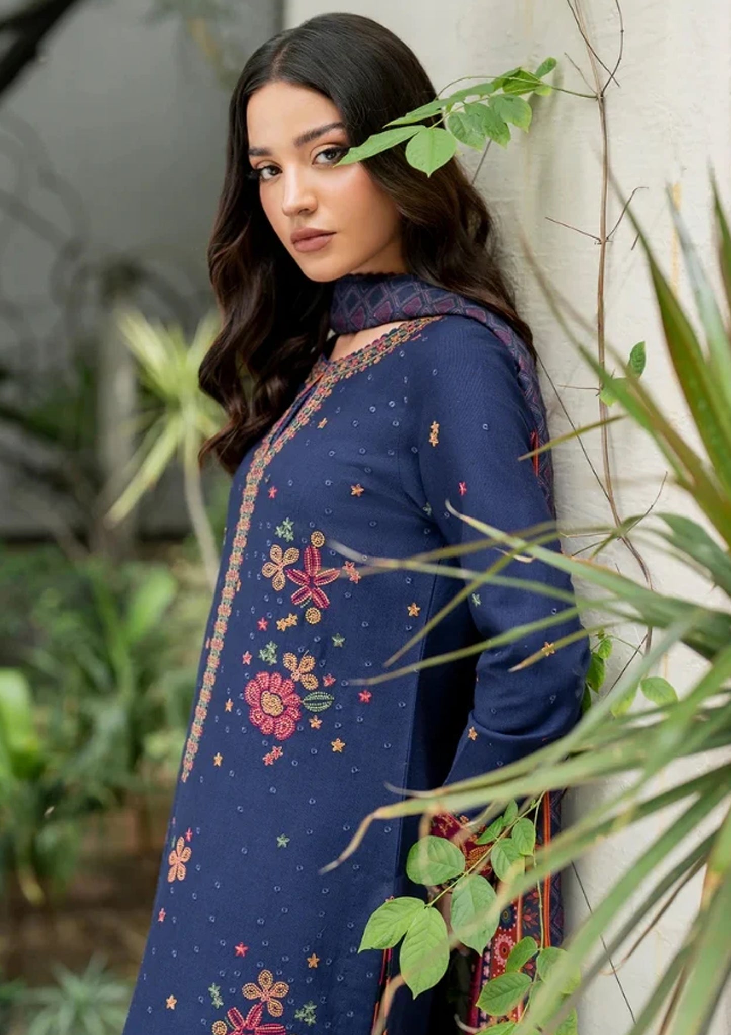 Embroidered Dhanak Unstitched 3PC Set | FS3033