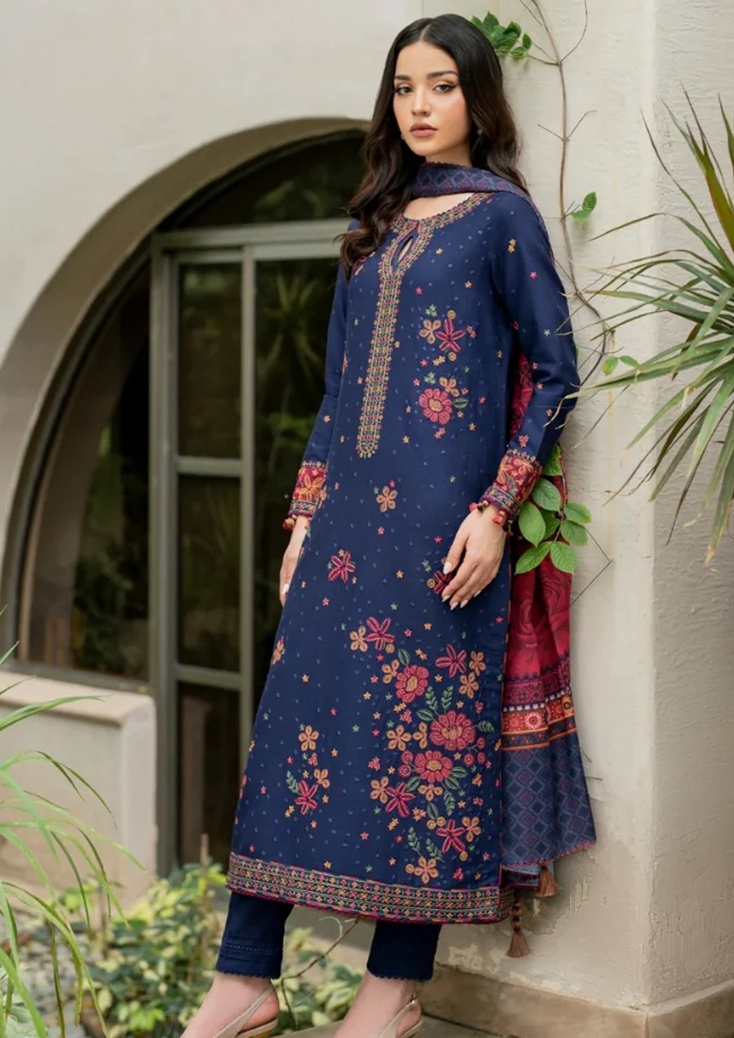 Embroidered Dhanak Unstitched 3PC Set | FS3033