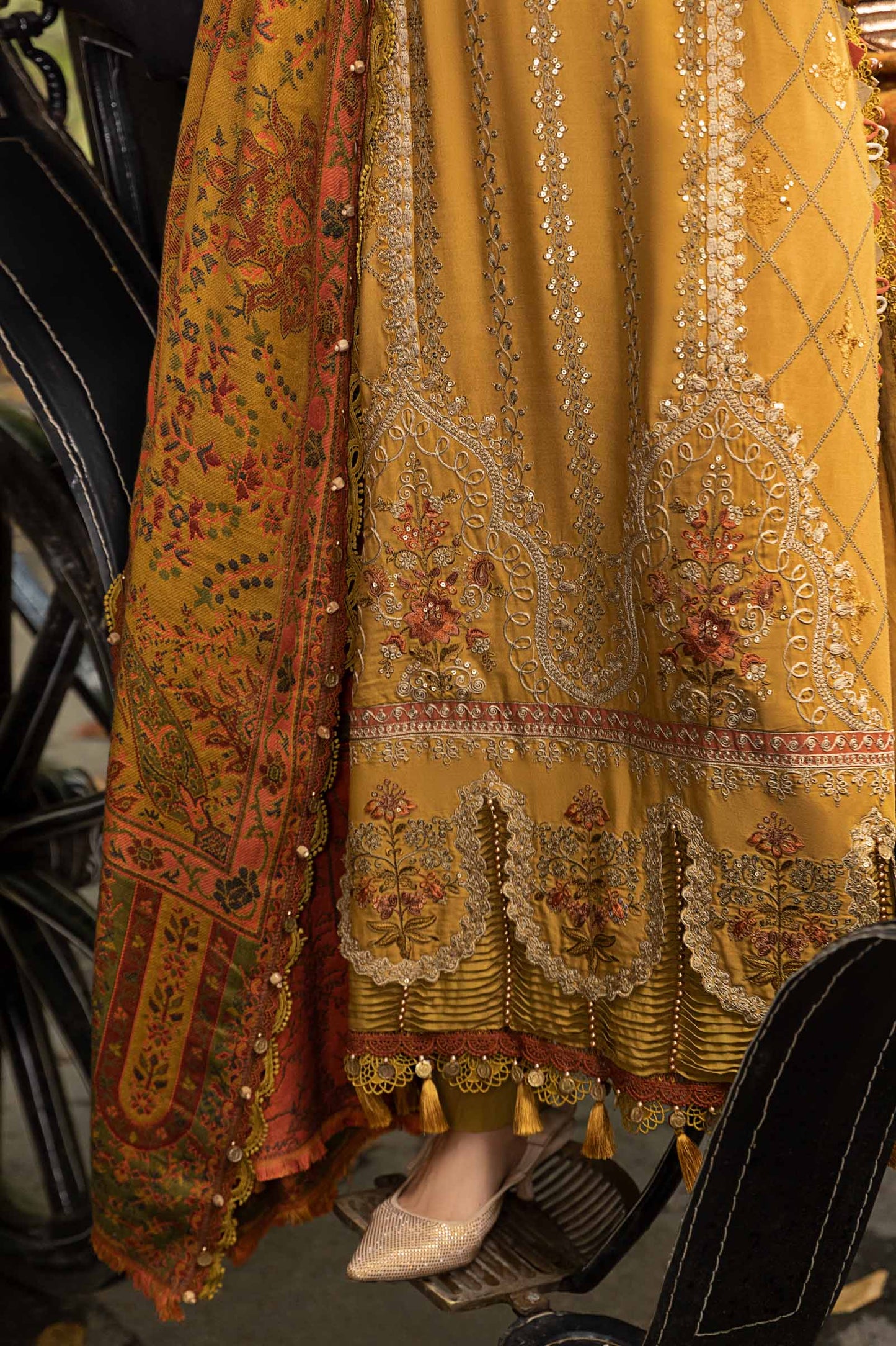 Embroidered Dhanak Unstitched 3PC Set | FS3032
