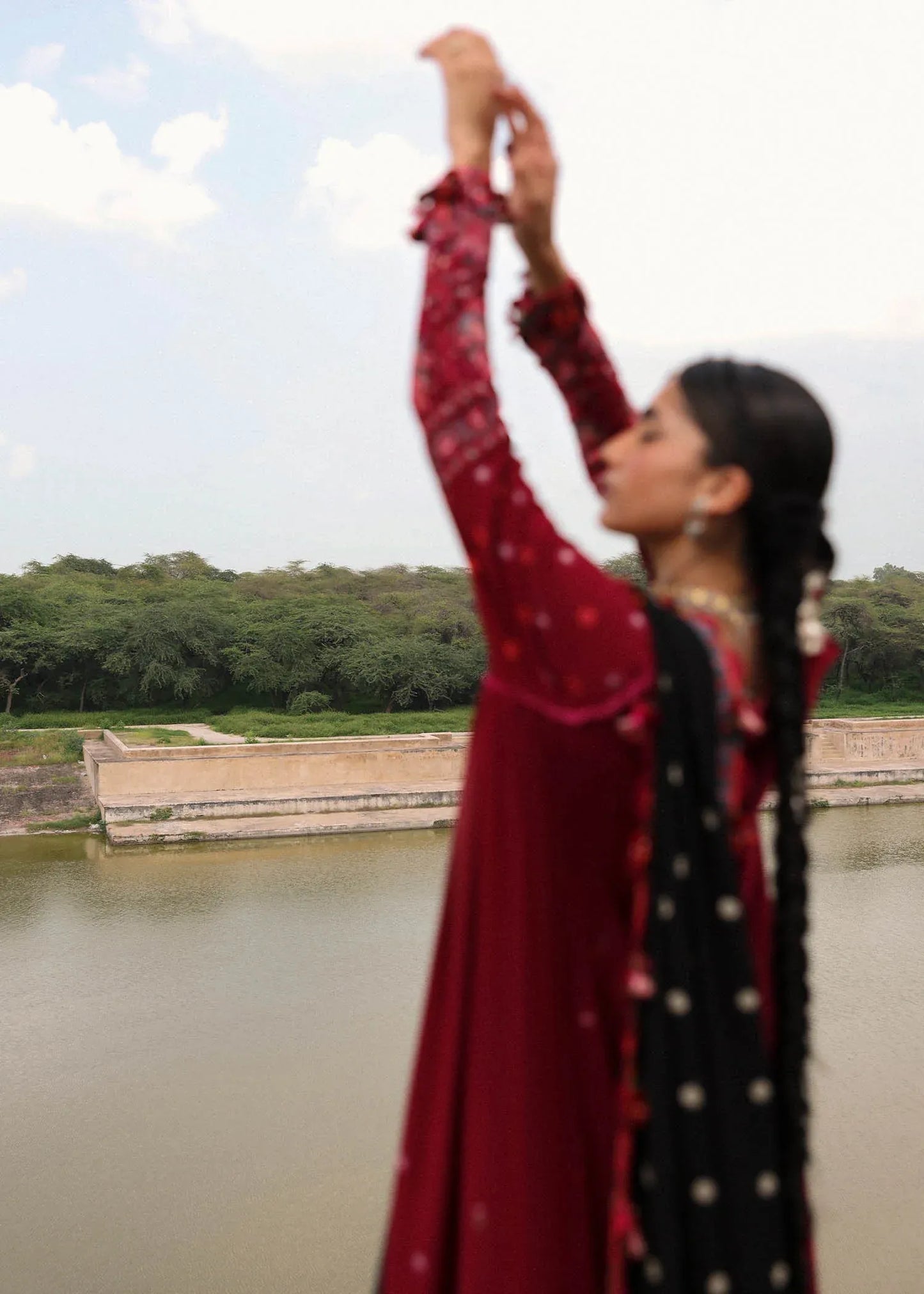 Embroidered Lawn Unstitched 3PC Set | FS7079