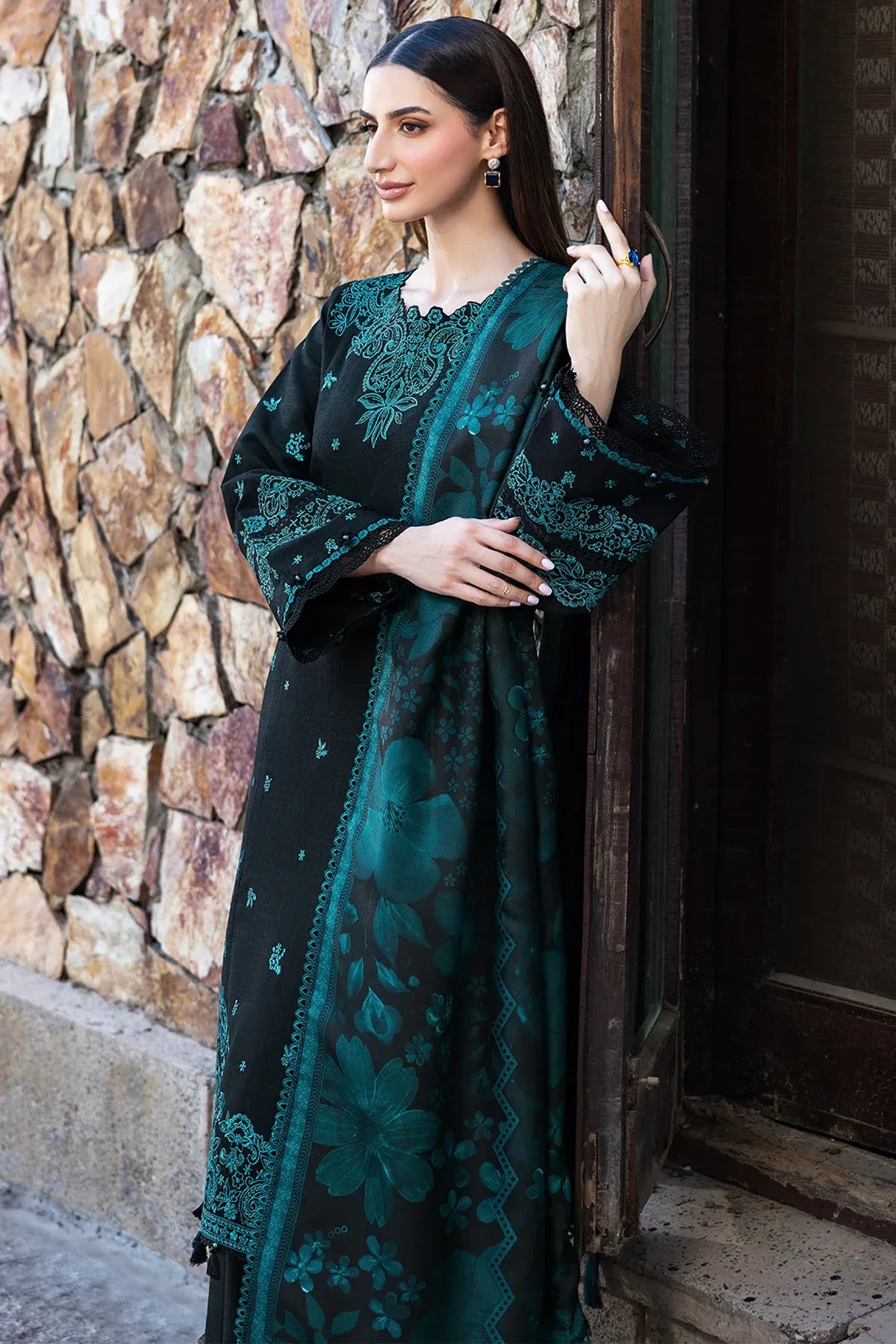 Embroidered Dhanak Unstitched 3PC Set | RJ3140